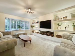 Lounge- click for photo gallery